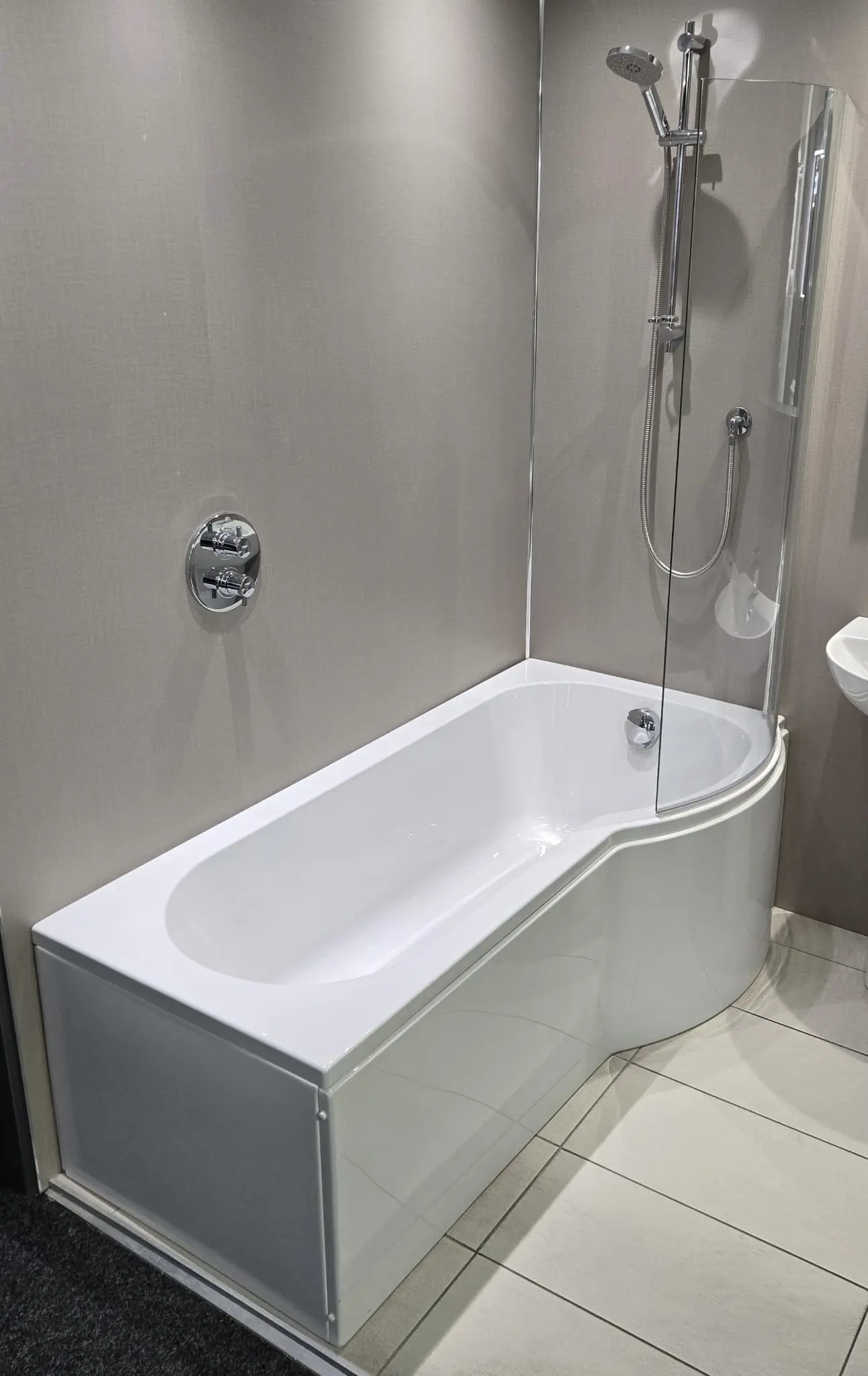 P DESIGN SHOWER BATH L/HAND  & SHOWER SCREEN